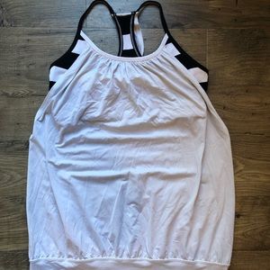 Lululemon top with built in bra size 8